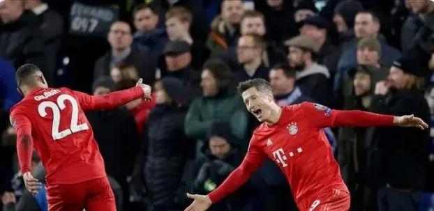  多特蒙德青春风暴席卷，哈兰德双响炮助登顶