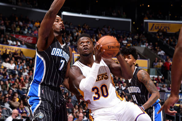  兰德尔末节发威尼克斯主场击退步行者